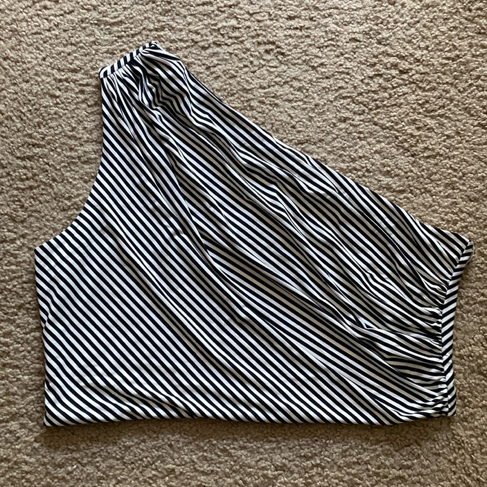 One shoulder top